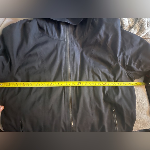 Lululemon right as rain jacket Sz 12 - Picture 6 of 10